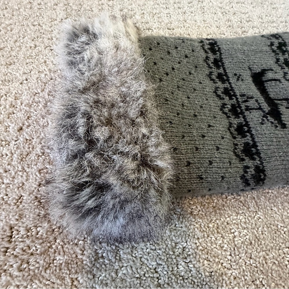 Women’s Gray Knit Hand Warmer Black Faux Fur Fleece Lined Muff Warm Winter Deer - Picture 2 of 8